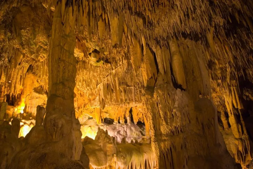 Photo of Damlatas caves.