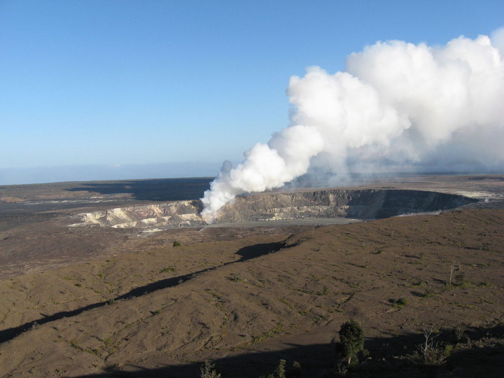 Photo of an active Volcano at Hawaiʻi-Volcanoes-National-Park