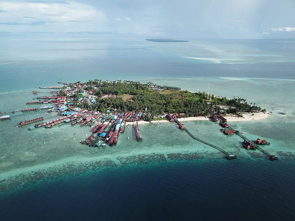 Aerial photo of Derawin Island
